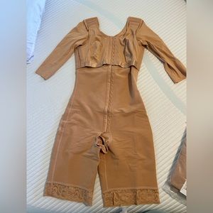 Shapellx AirSlim Extreme Body Shaper Beige Small. Brand new, never worn.